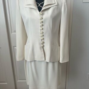 Sunny Names two piece skirt suit, winter–white/cream, fully lined, 12 P